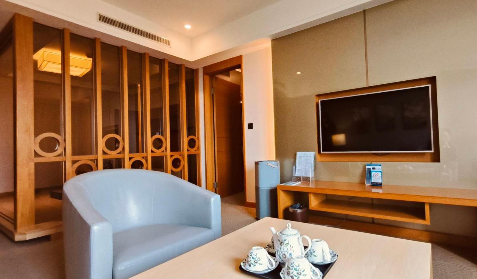 Fullon Hotel Lihpao Resort Houli Exterior photo A room at the hotel